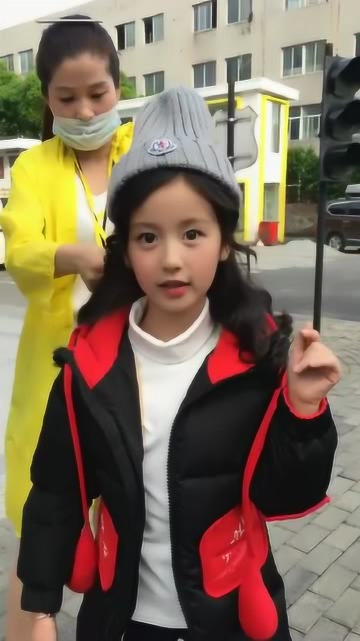 王一博都夸好看的女孩裴佳欣小小年纪颜值就这么高长大还了得