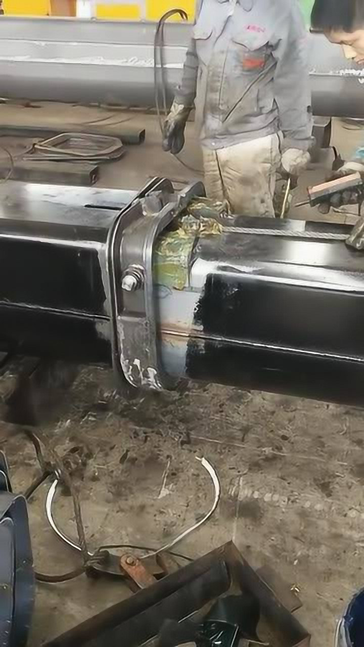 吊车大臂原来是这样组装的真是长见识了网友牵引绳走内壁