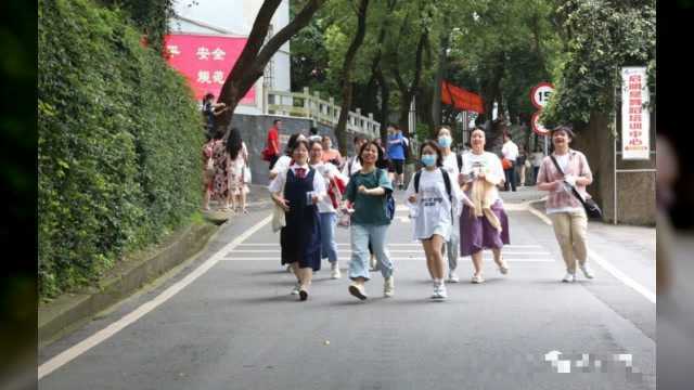 交卷啦!高考已结束,青春正开场