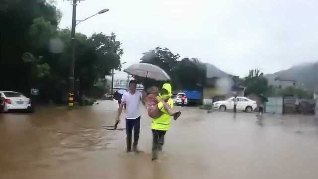 “你不走,我不撤!”福建南平公安坚守抗洪一线!