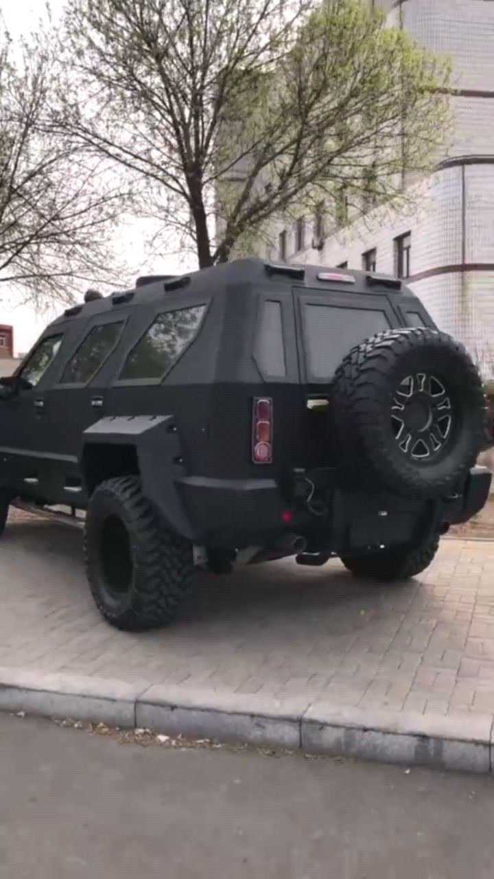 美系乔治巴顿超级越野车相比派拉蒙掠夺者就像玩具一样