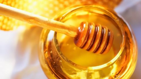 别再用蜂蜜冲水喝了！这样喝蜂蜜身体更受益，现在知道还不晚