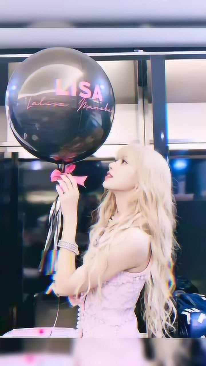 blackpink:lisa長頭髮真的太太太好看了!