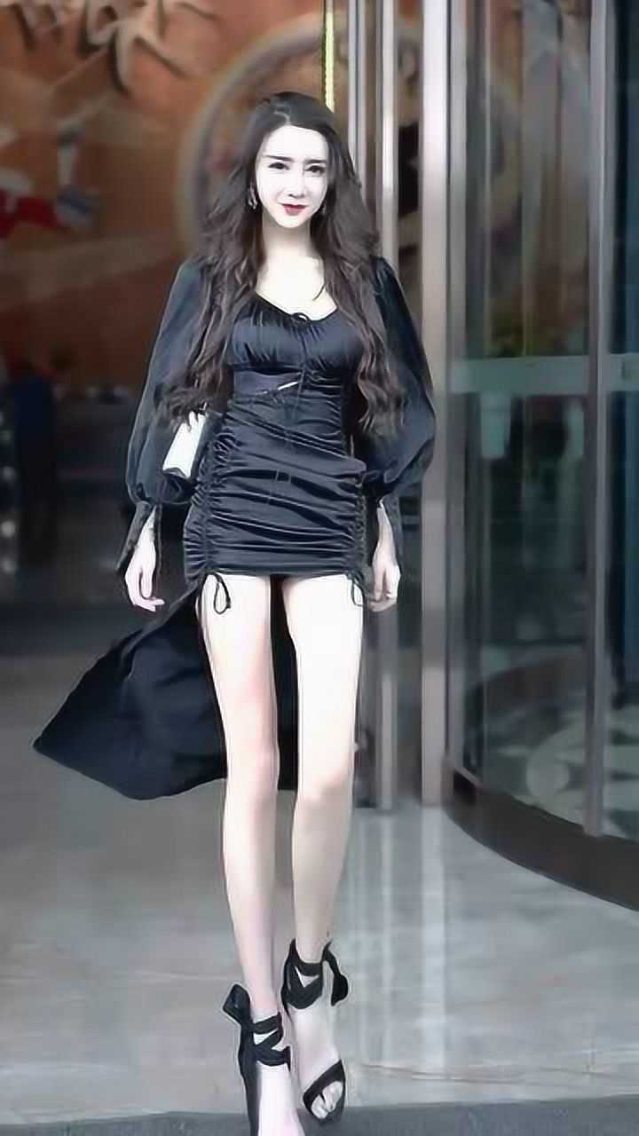 网红王琳秀美腿,网友直呼逆天!