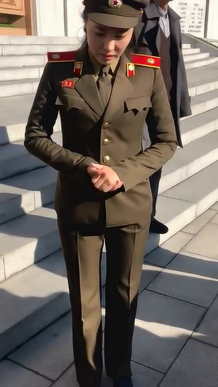 朝鲜的美女军官她们的军装都是量身定做难怪穿起来那么有气质