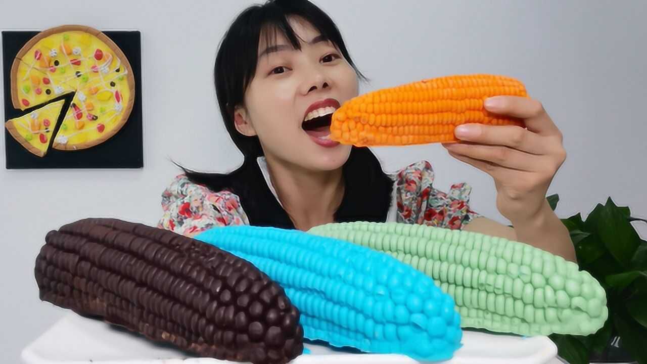 小姐姐吃手工"玉米空心巧克力",彩色粒粒分明,香甜薄脆丝滑