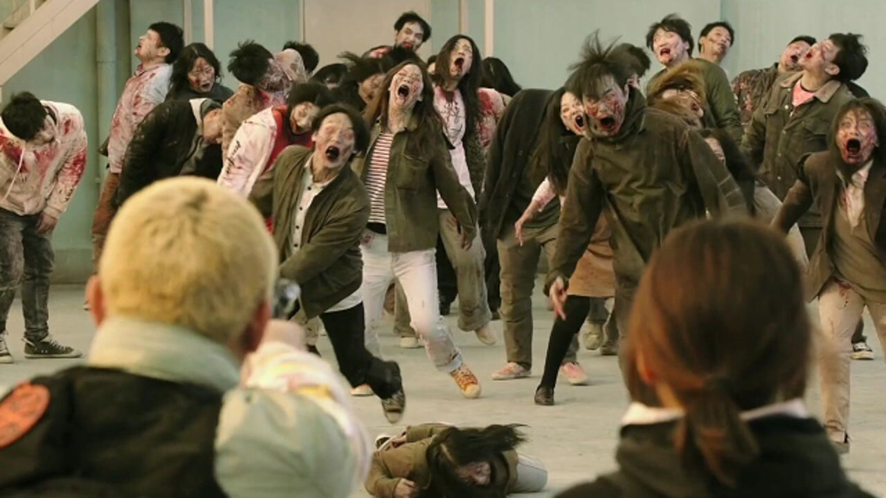 06:36活着:两人面对丧尸围追堵截,最终逃出生天撩了个电影软件下载