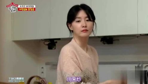 韩综：李英爱在厨房做菜招待客人，吃了一口，是宫里的味道