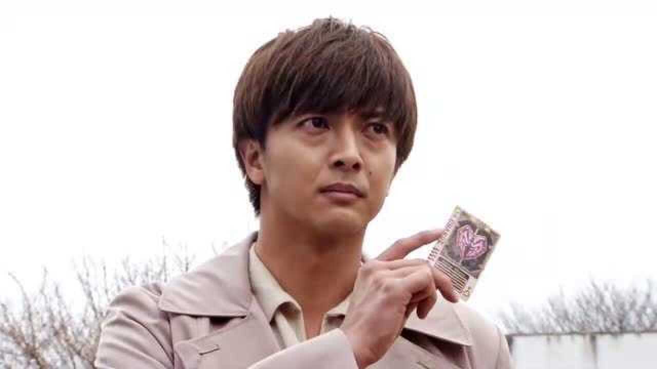 庄吾用铠武形态暴打异类剑假面骑士螳螂出现别对那孩子出手