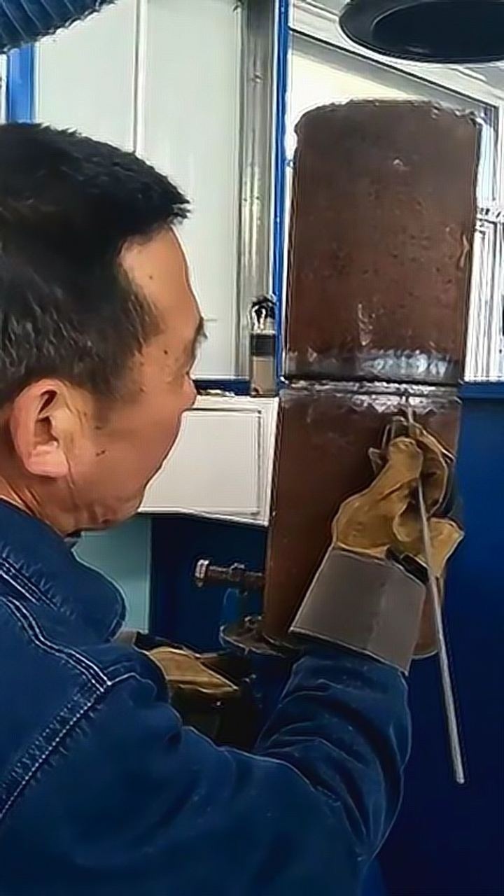 电焊老师傅现场讲解手工电弧焊的盖面技巧