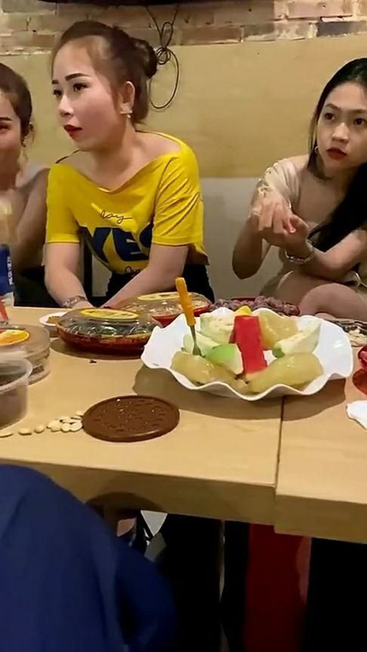 西贡小姐姐聚餐啦