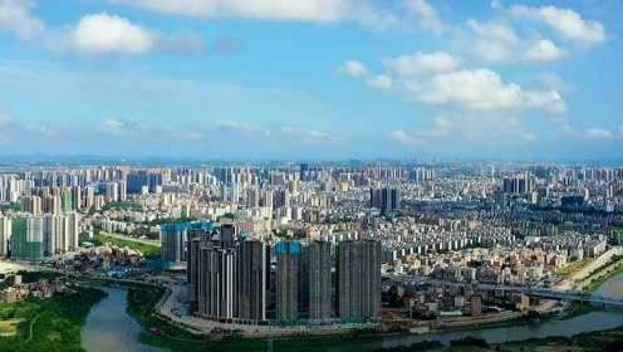 航拍广东茂名市,这建筑直逼二线城市,太繁华了!