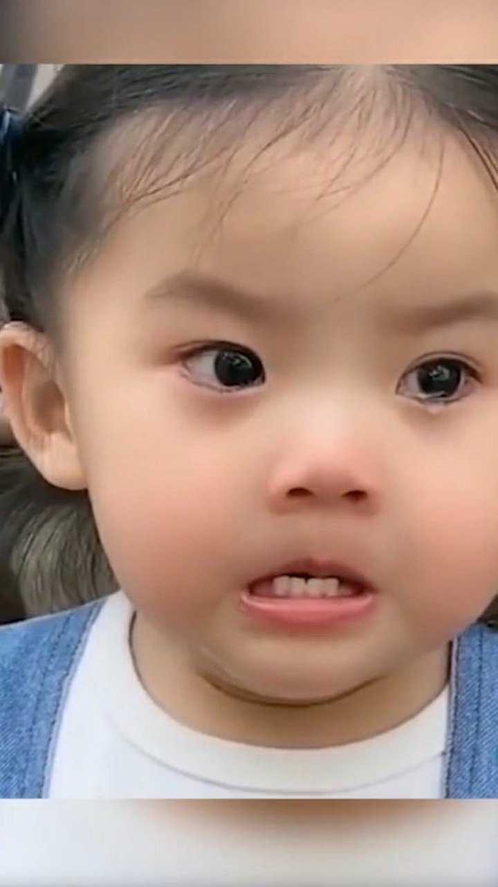 宝宝不听话打了她她这表情生动的展示了什么是咬牙切齿