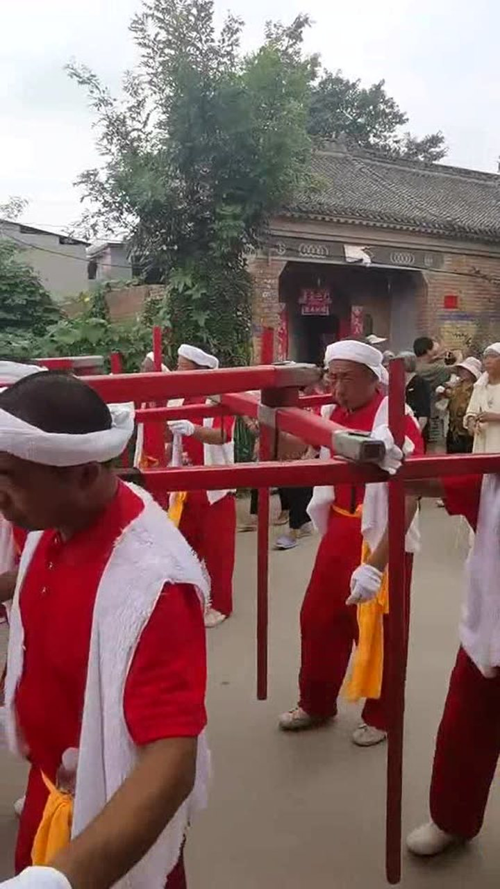 山西晋中的二龙杠,抬一次要两万,一般人请不起!