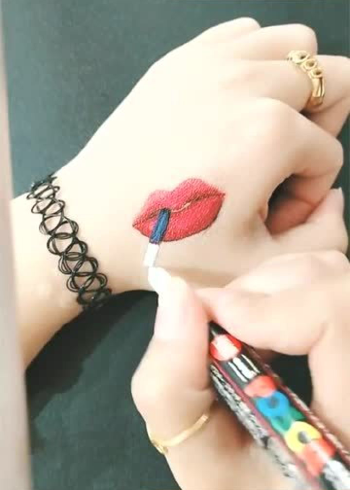 手绘教程教你在手上画纹身,怎么越看越像贴的纹身贴呢