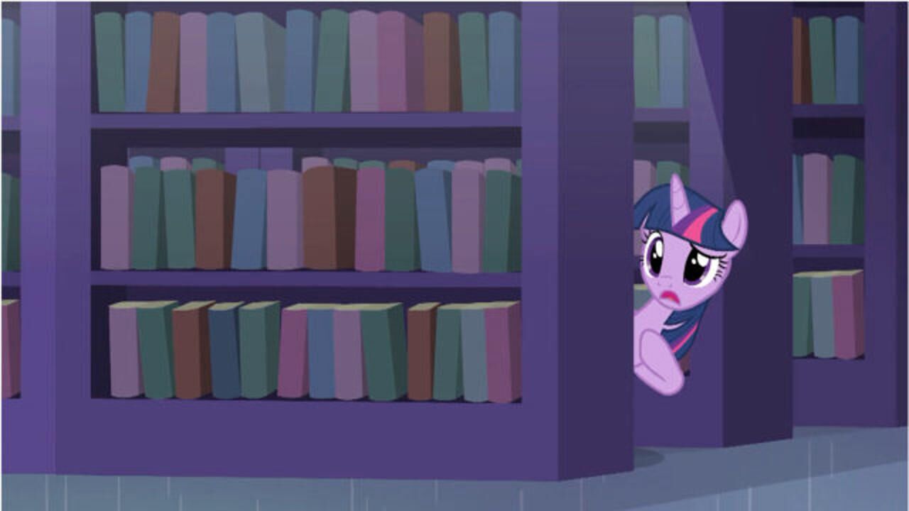 小马宝莉:紫悦偷偷摸摸,在图书馆干啥