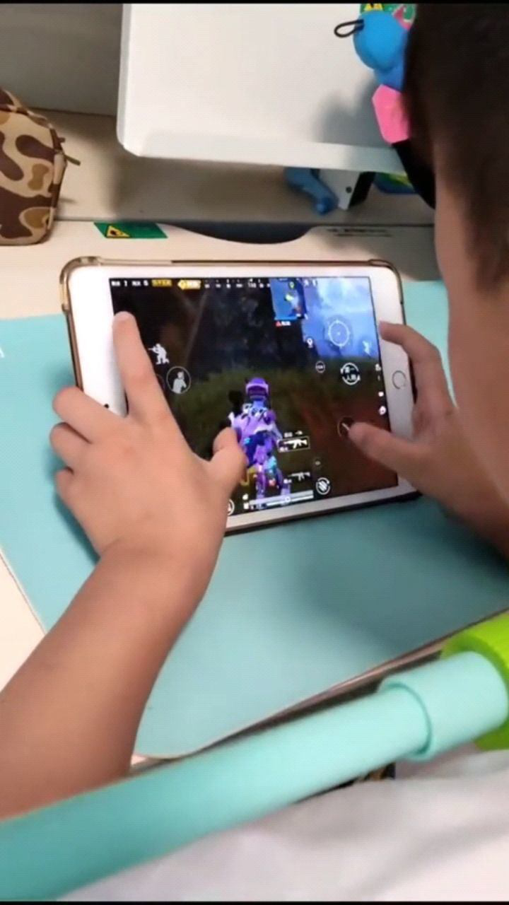 偷拍一段峰峰吃鸡的视频这声坐下帅不帅哈哈吃鸡和平精英