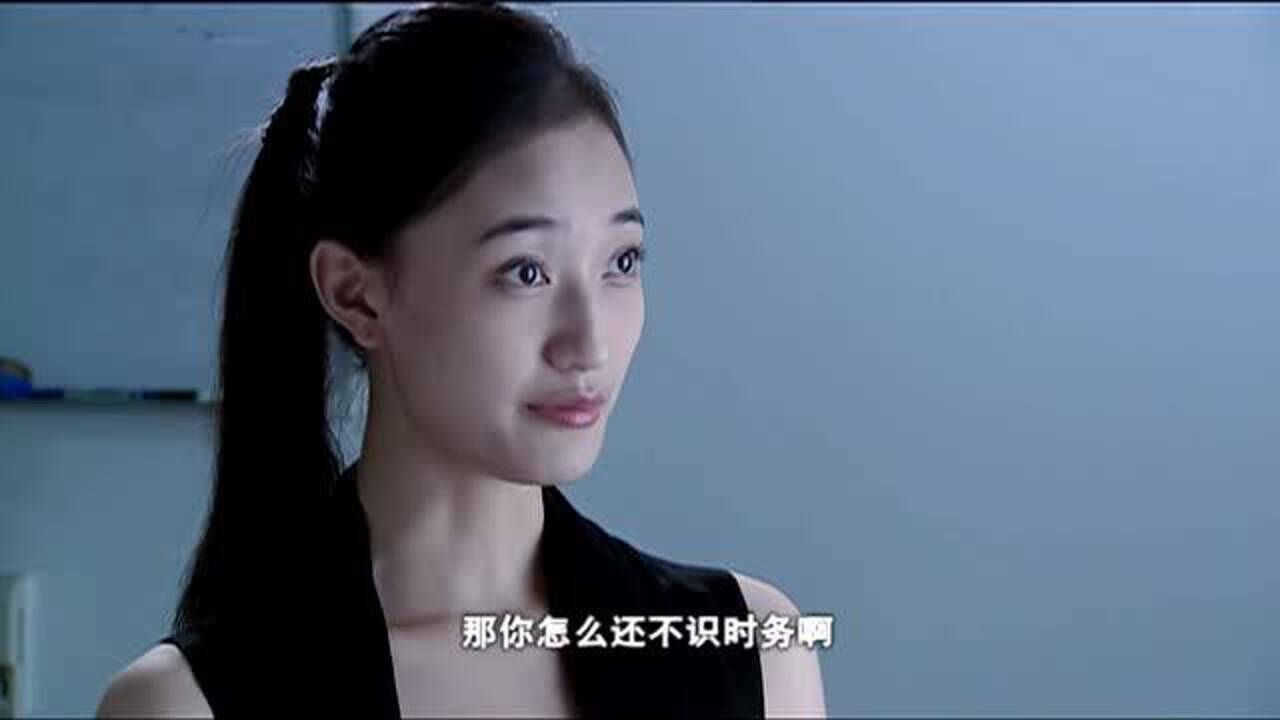 温柔的背后彤彤在家铭面前笑的真好看