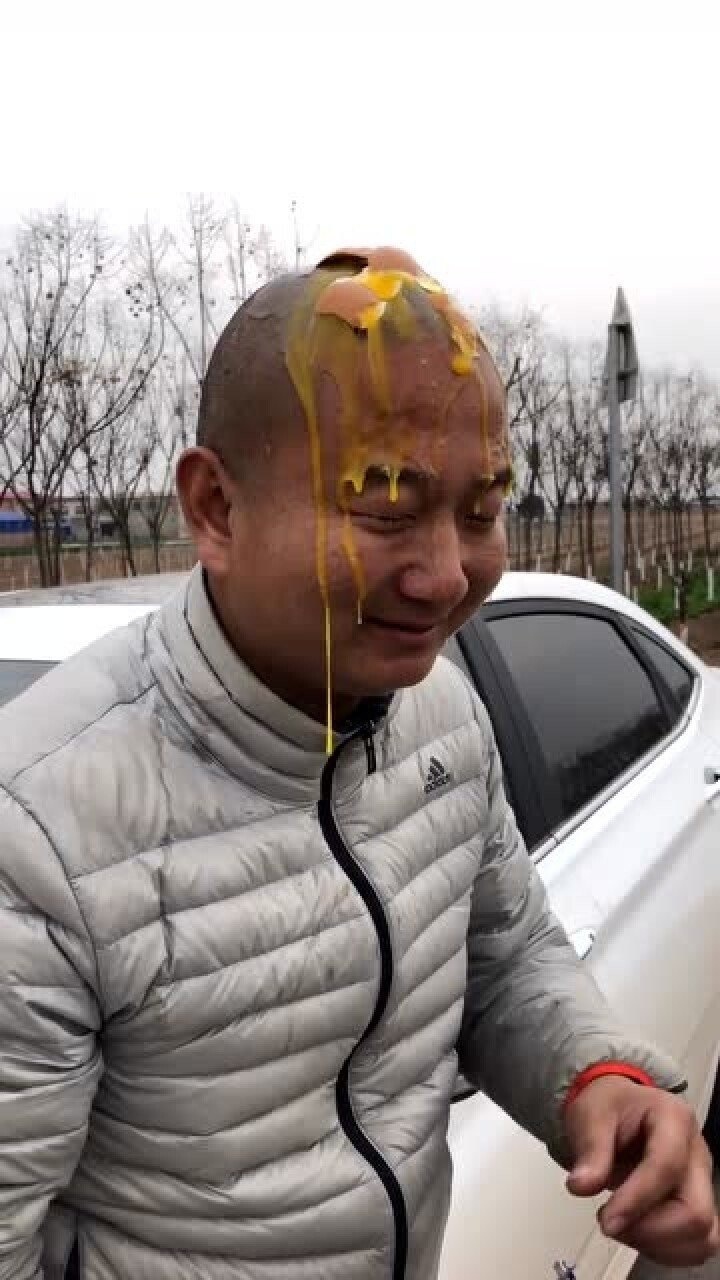 "giao哥"做好事却被扔鸡蛋,值得吗?