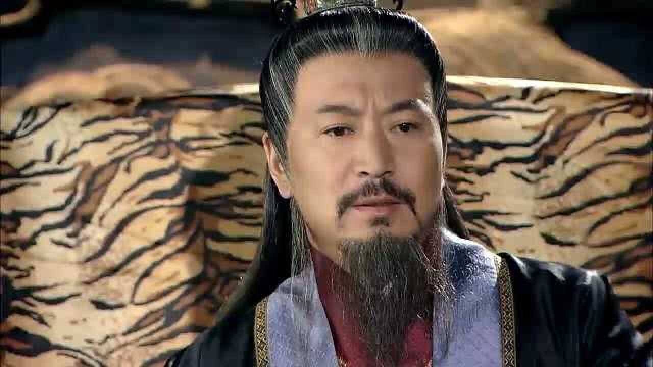 包青天五鼠之首钻天鼠卢方告诫众人不得伤人性命只能点到为止