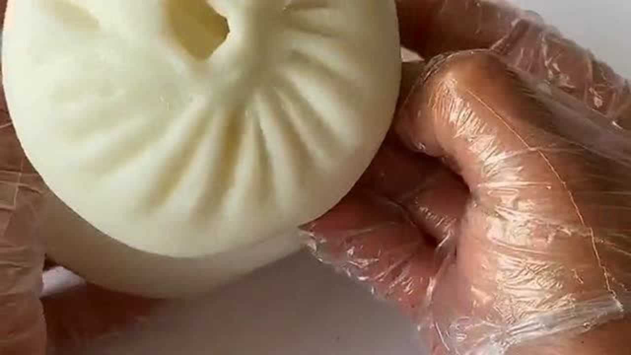 你见过这么逼真的假包子吗,咬下去才知道是假的,我都不敢相信眼睛!