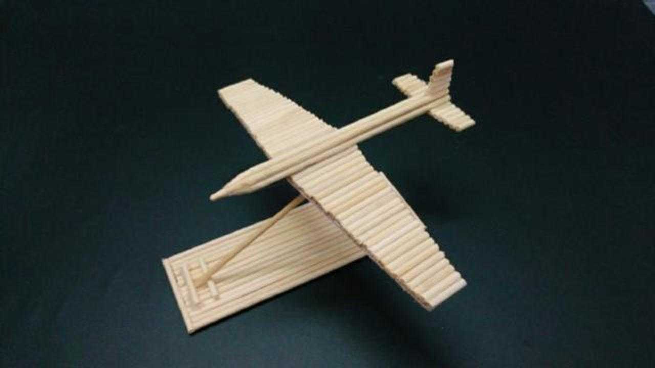 终于研究出这款可以平衡旋转的飞机了一次性筷子就可以diy出来