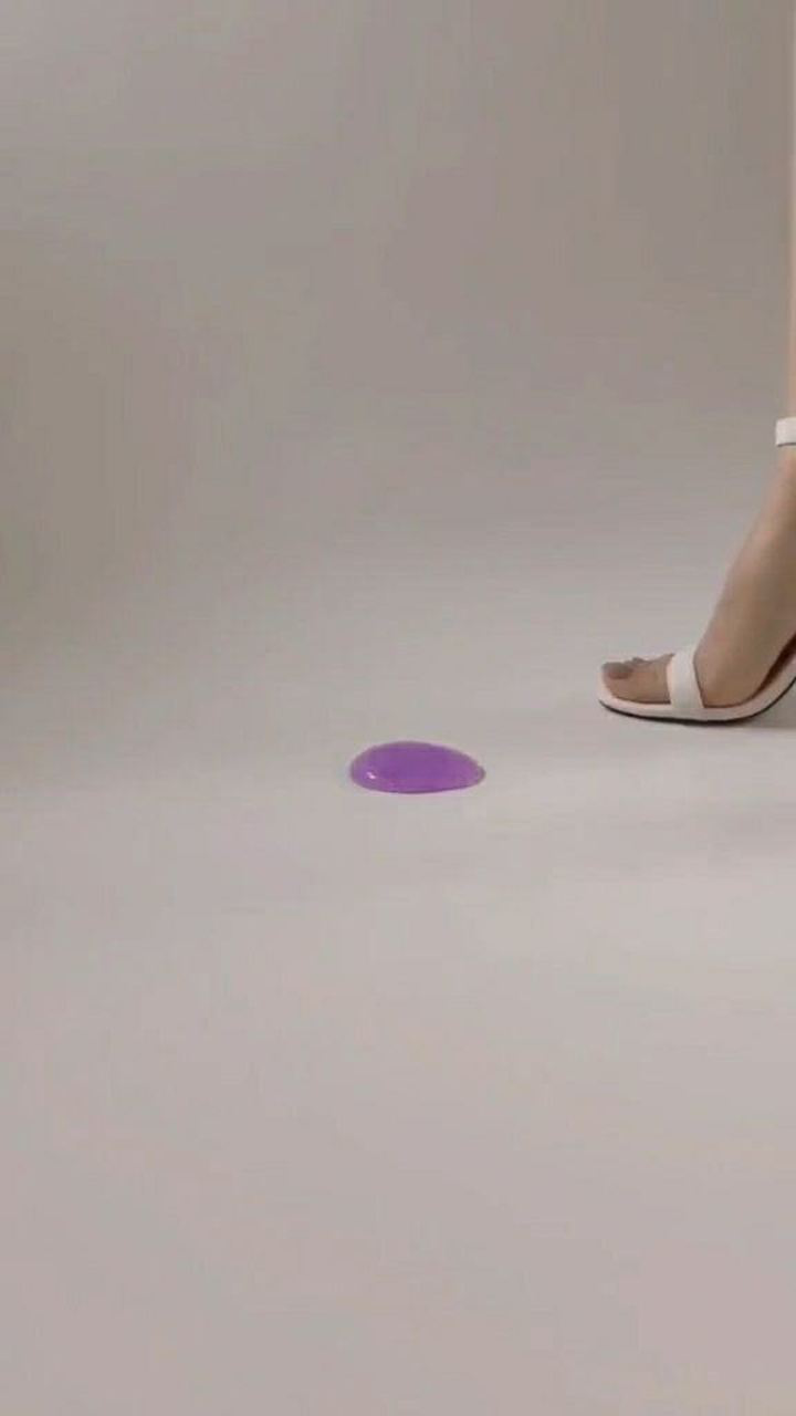 美女踩东西超级解压