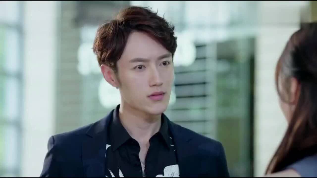 狐狸的夏天:韩君瑶抓住了顾瑾昀的把柄,顾瑾昀无奈只好陪她逛街