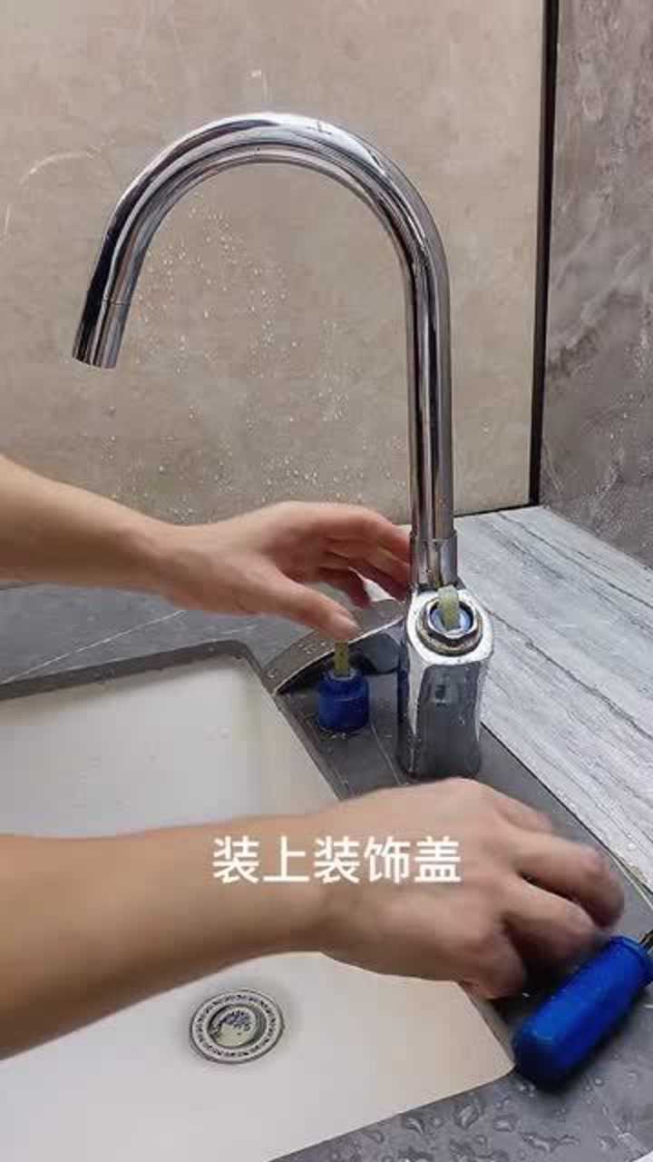 你家厨房的水龙头漏水吗如果漏的话你可以试试这样维修