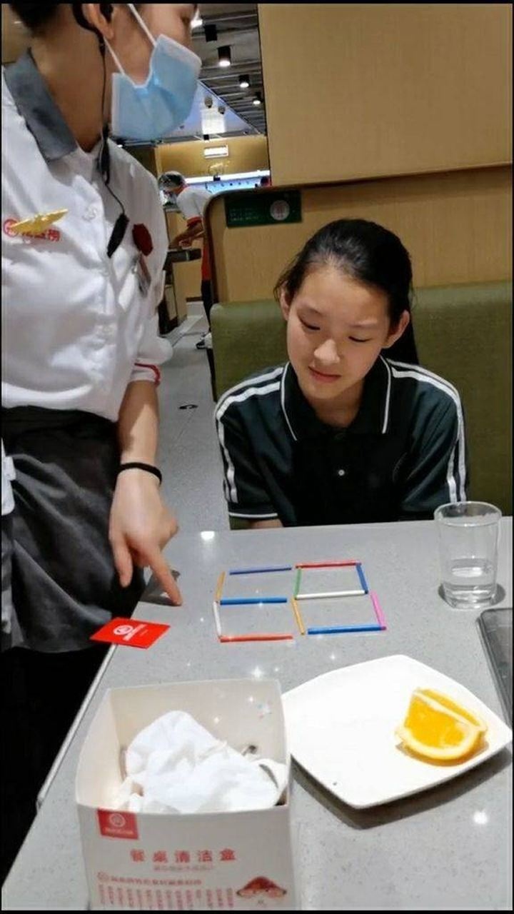 海底捞小游戏,动两根棒子变成动物,要不要试试