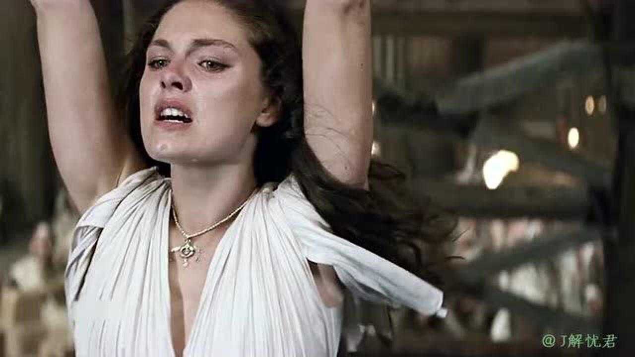 《诸神之战》:美杜莎女王,任何血肉之躯只要被她看一眼就会石化!