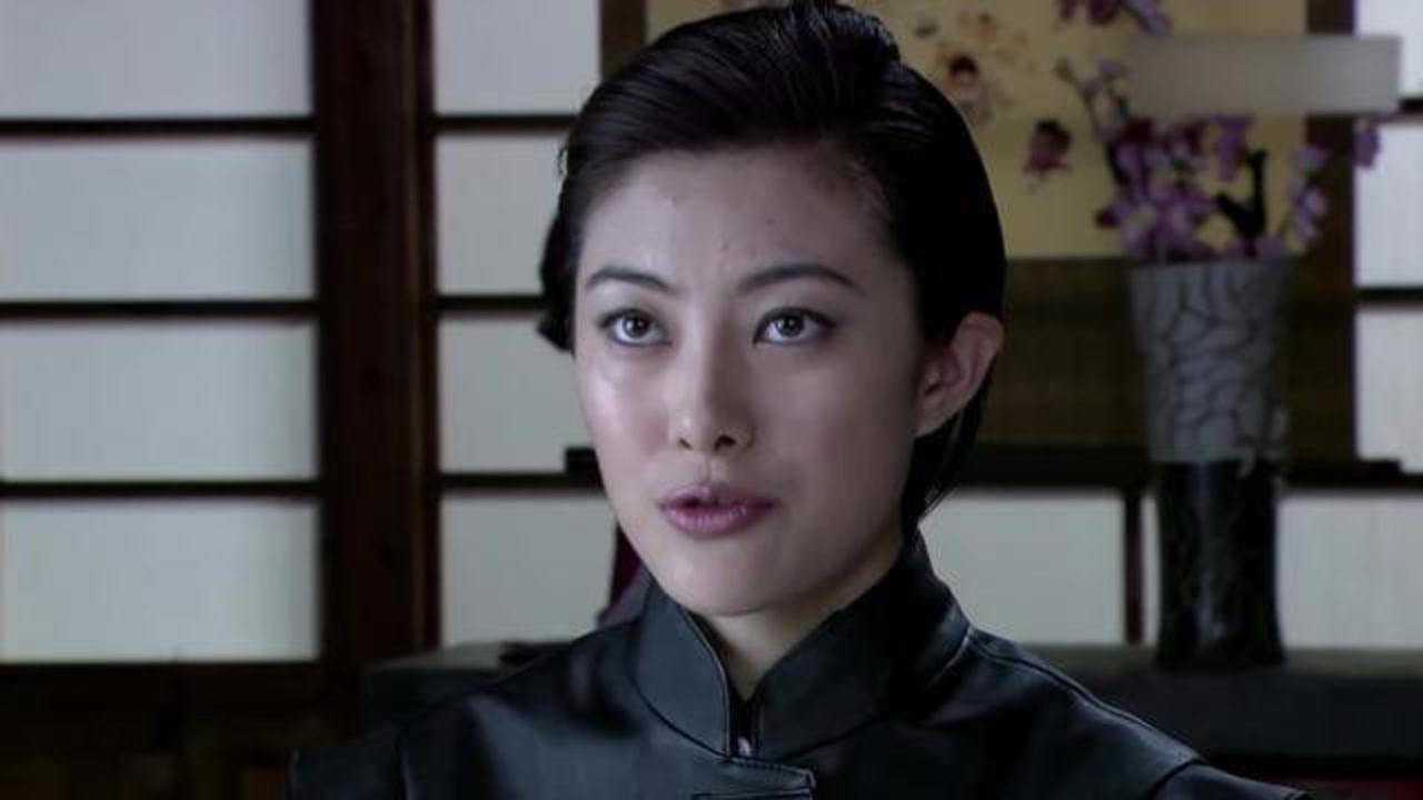 喋血孤岛熏子怀疑自己的身世被养父教导不应该