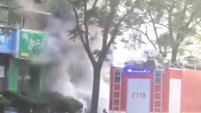 上海浦东一店铺发生火灾,致3人死亡