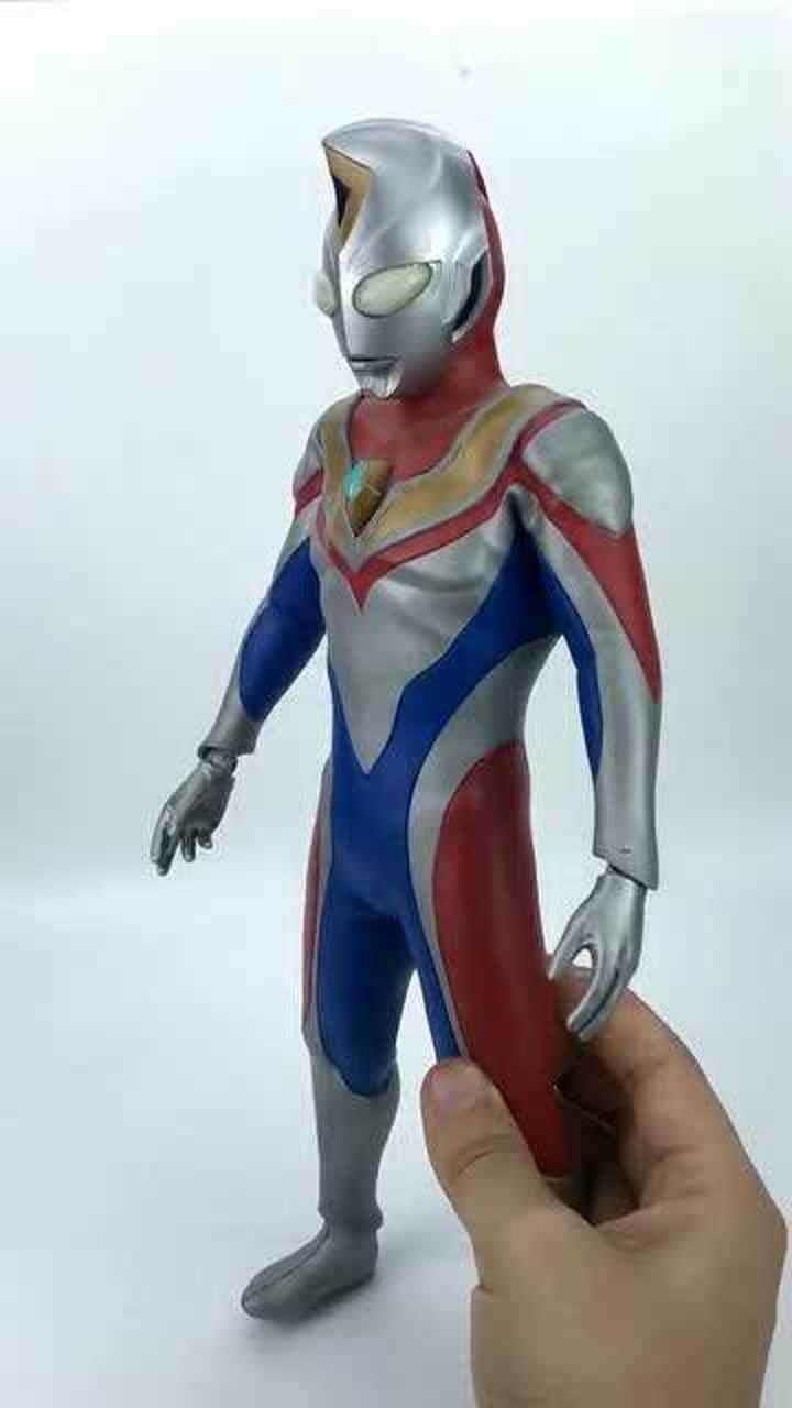 最还原的戴拿奥特曼手办跟电视里的基本差不多还原度满分