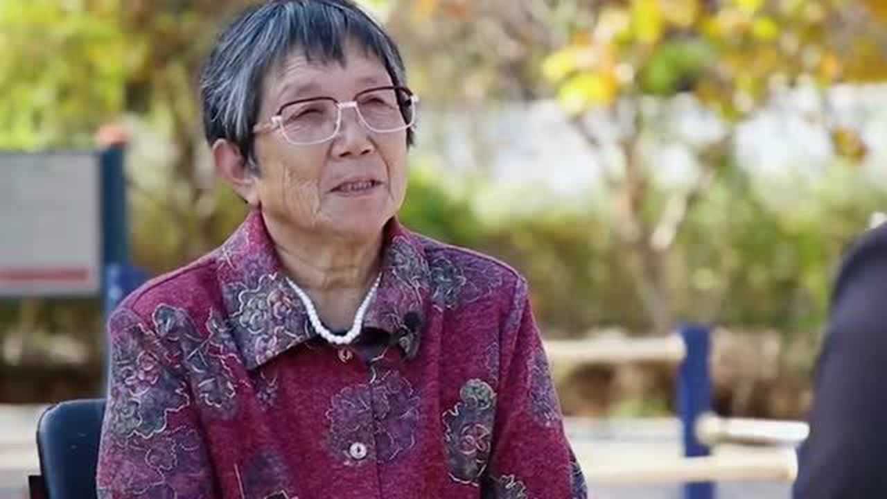 记者采访老人谁最难,老人说是男生难,说出原因每个男生都认同!