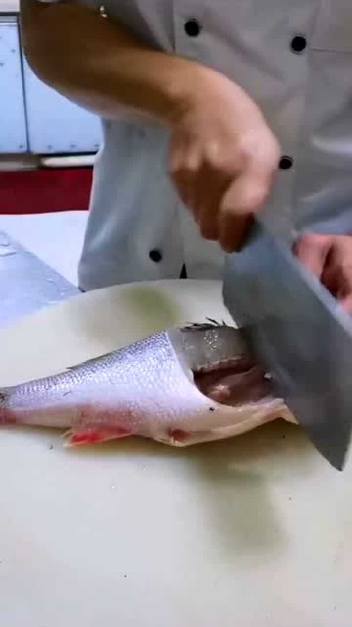蒸鱼造型刀法