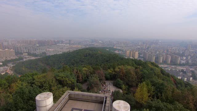 杭州临平山,在山顶俯瞰临平城区,风景壮丽