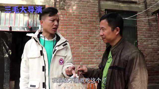 父子俩相依为命,儿子长大后却嫌父亲是累赘,最后被一包花生唤醒