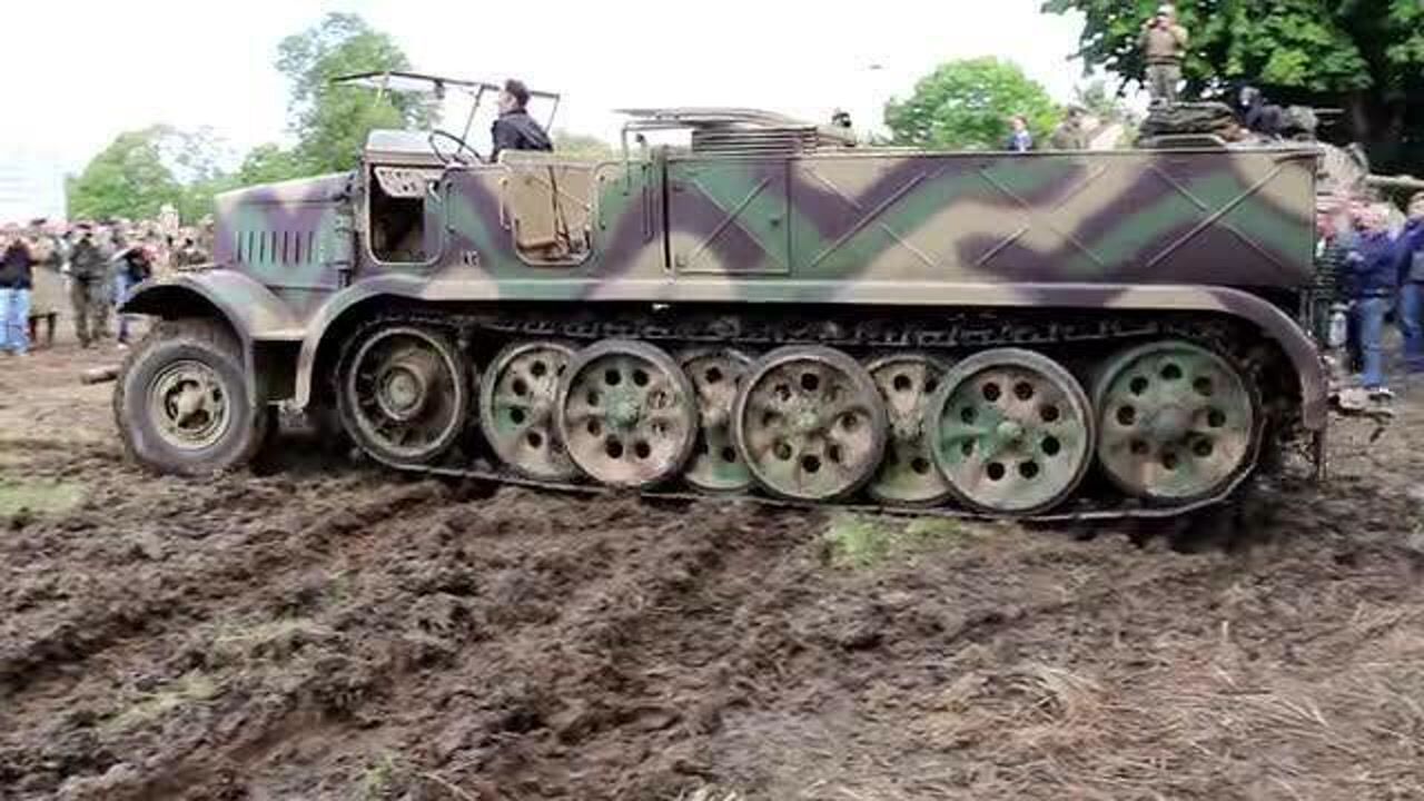 二战武器:德国sd.kfz. 9 - 18吨半履带车(可动展示)_腾讯视频
