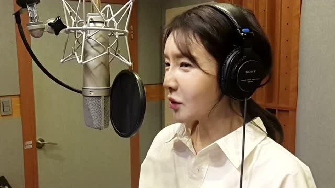 来看看韩国本土真正的trot人气女歌手韩春录音室现场录制滴答滴答
