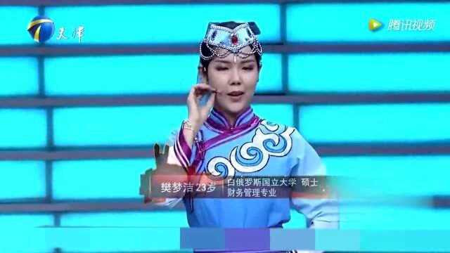 她拥有双重学历,本科是数字媒体艺术,之后前往白俄罗斯进行硕士学习