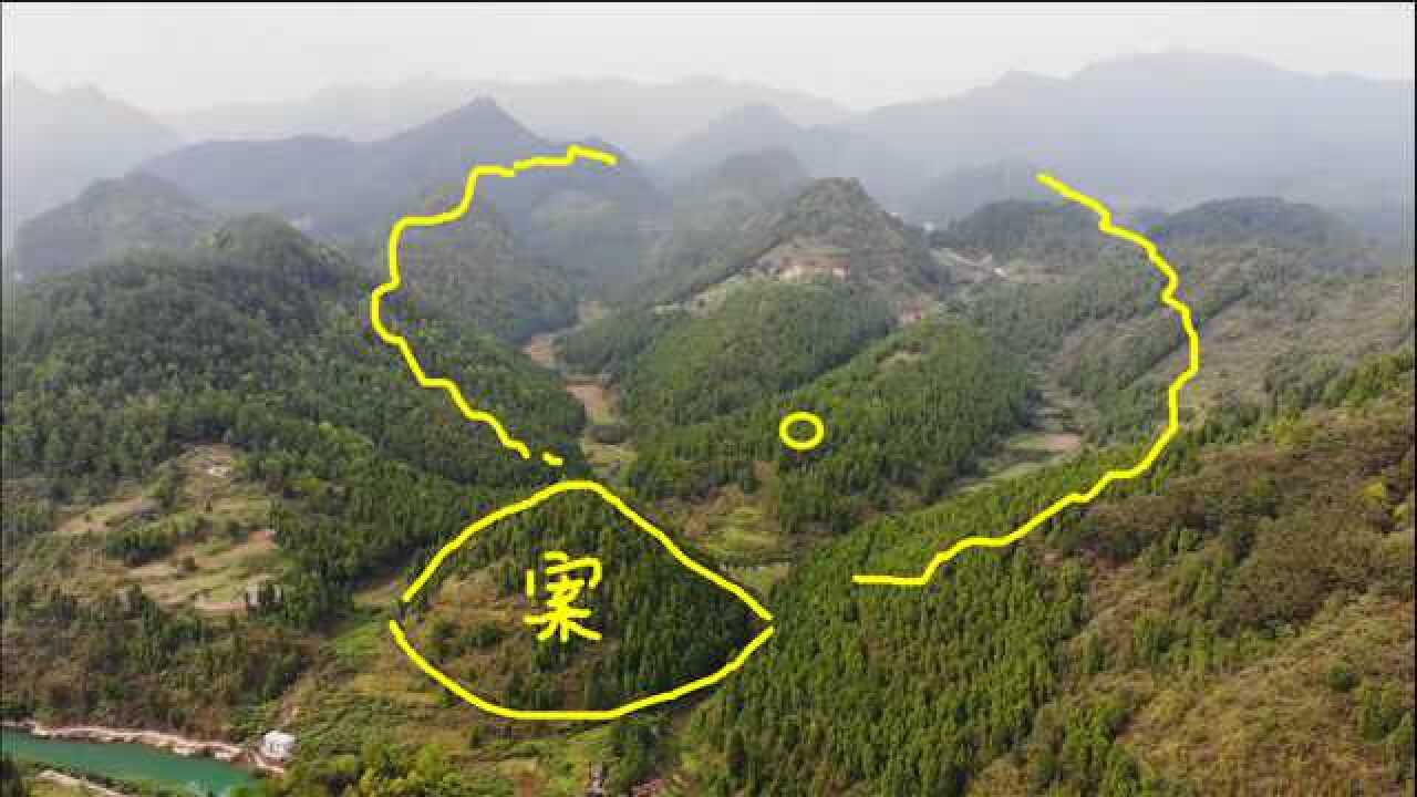 左右龙虎护主,前朝山包作为案山,格局霸气,一个顶