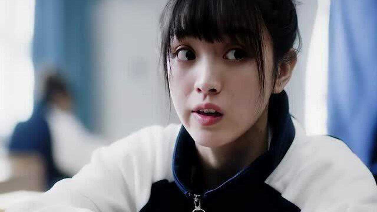 隔壁班来了个小帅哥,女生们集体犯花痴,这表情简直太真实了!