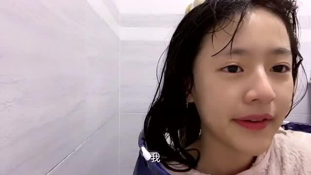 初二女孩放学后的日常,悠闲的泡澡