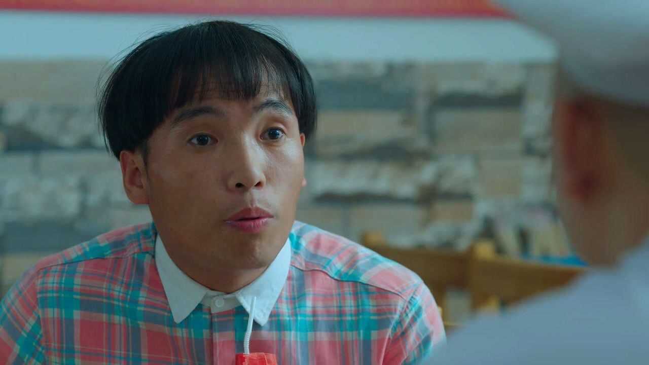 呆头呆脑:面馆开业遭到恐吓,岳光帮助朋友想到了,对付歹徒的好办法