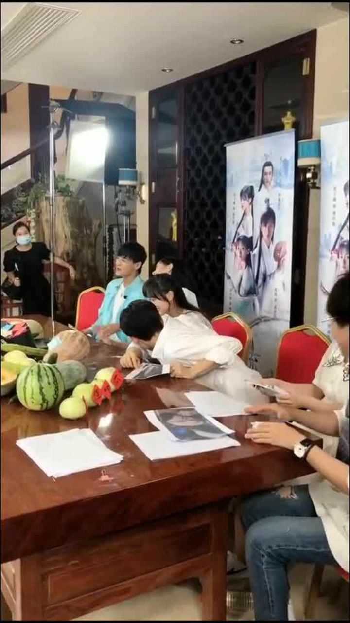 琉璃花絮成毅模仿司凤表情成毅害羞啦逗得袁冰妍张予曦乐开了花