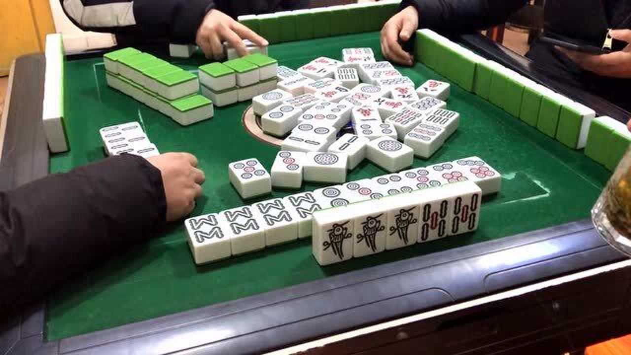 四川麻将打出一张六筒点炮后来证明这个炮点得太划算了