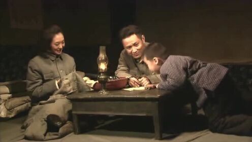 粟裕大将：粟裕一家三口炕边闲聊，粟裕和儿子讨论老蒋，这个粟裕太搞笑