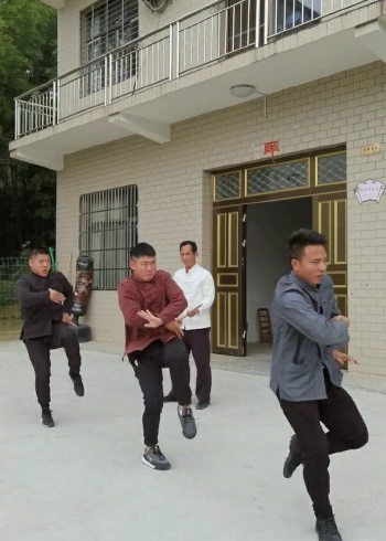 晚饭又要推迟了关宝他爸关宝喜剧花絮青年导演关宝