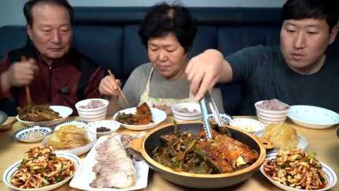 韩国兴森一家人，妈妈用自家种的萝卜做了拌萝卜干，蒸干菜青花鱼和卤肉